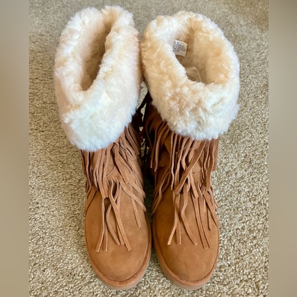Madden Girl Brown Fringe Boots with White Fur l Size 9 - Picture 2 of 6